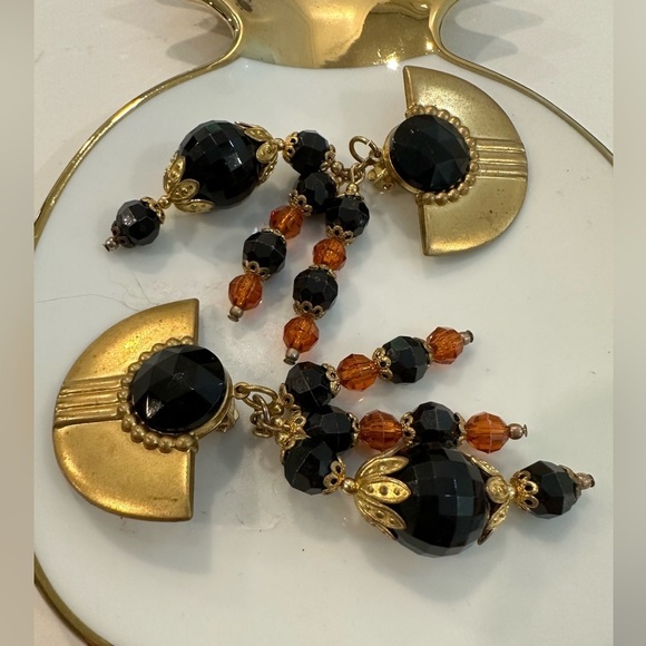 🎄VTG Cleopatra Style Boho Tassle Beaded Earrings Clip Black Gold and Orange EUC - Picture 3 of 5